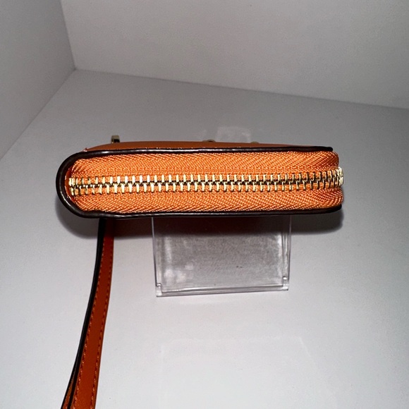Michael Kors EUC Orange Saffiano Leather Jet Set Wallet with Wrist Strap - Picture 8 of 15